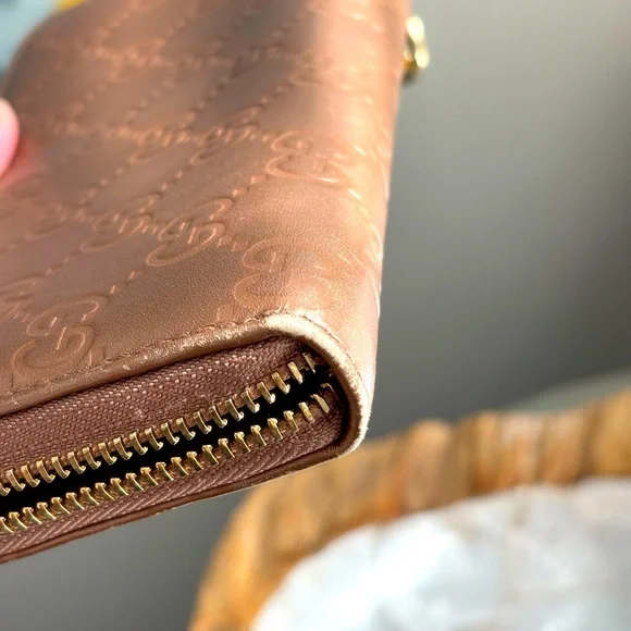 Gucci Metallic Zip-Around Leather Wallet - Picture 10 of 13